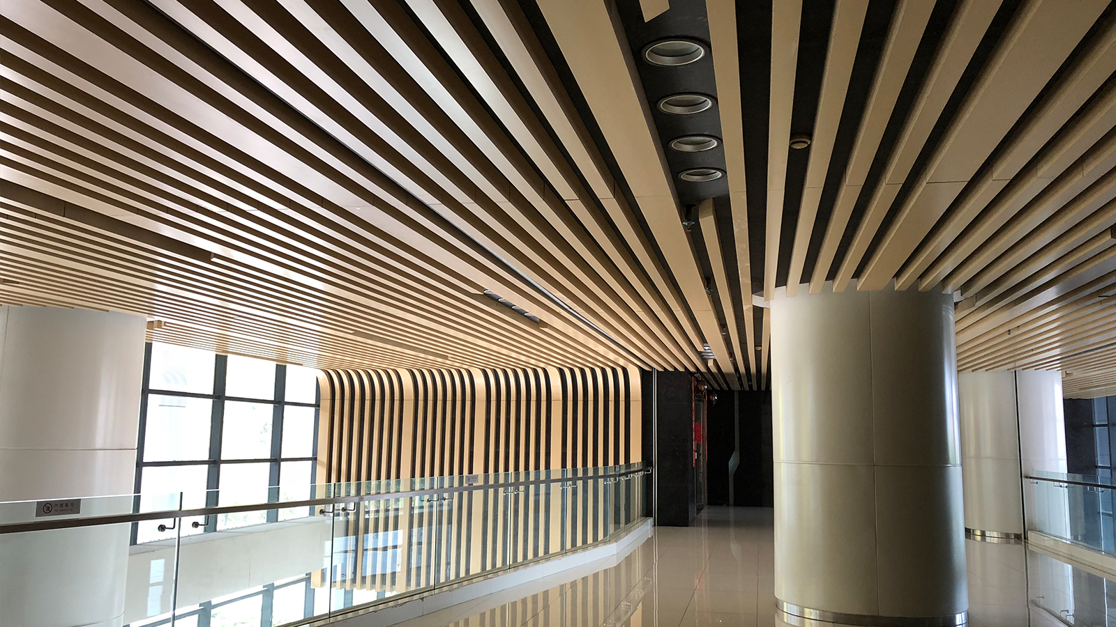 木紋鋁方通 | 無懼風(fēng)雨洗禮，依然美觀靚麗 