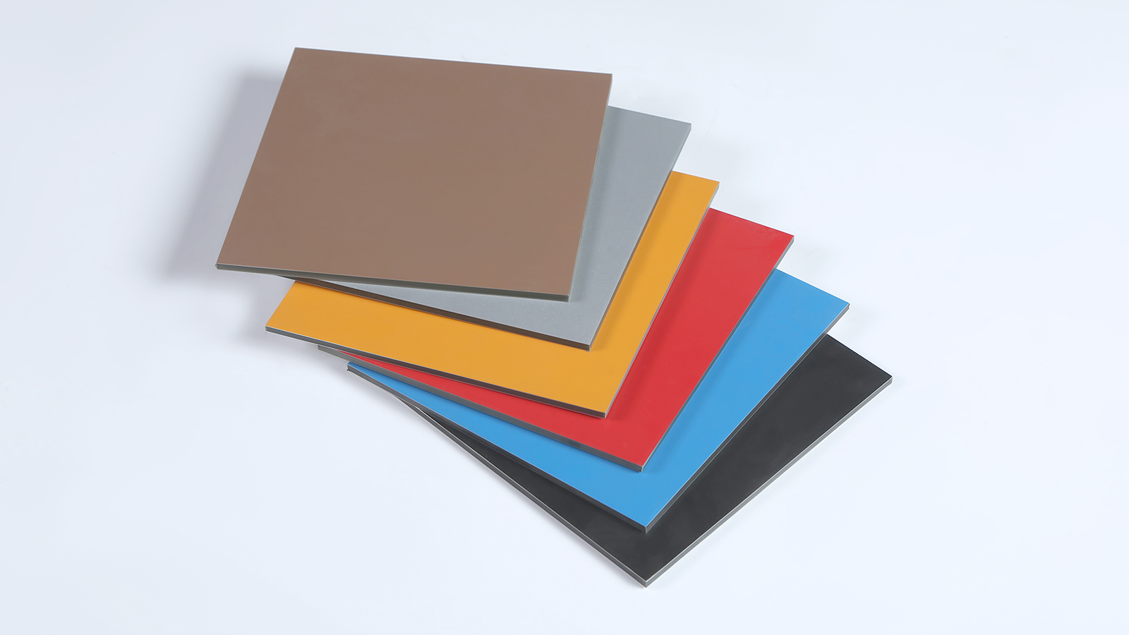 鋁塑板抗壓性強(qiáng)，為高層建筑提供更加穩(wěn)固的保障