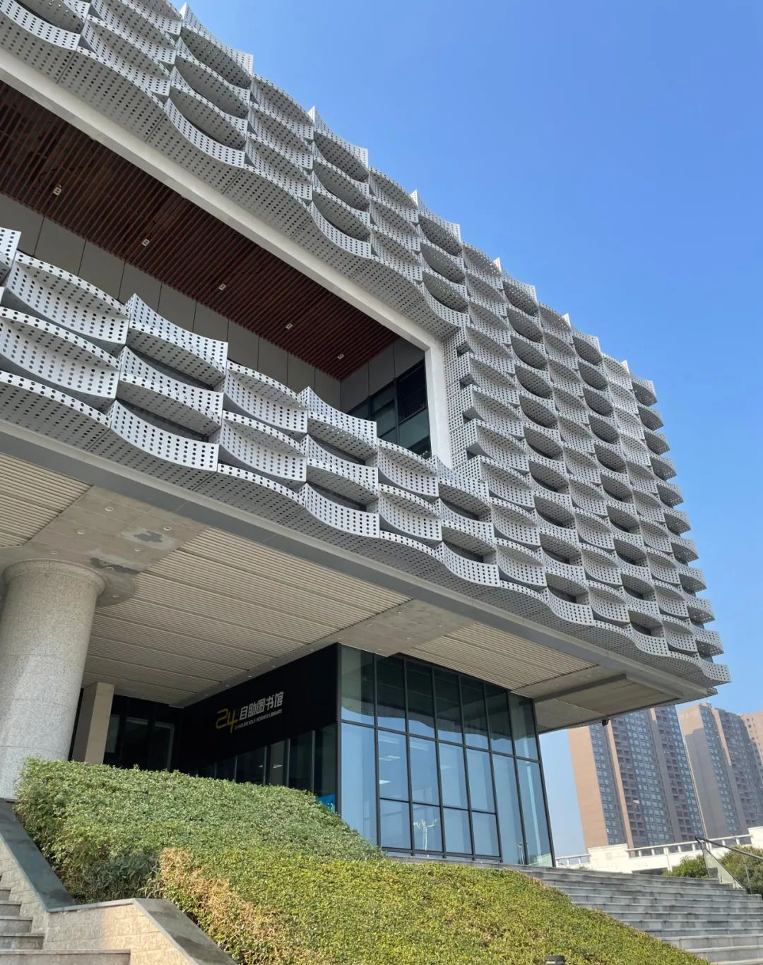 影響沖孔造型鋁單板價格的因素有哪些？