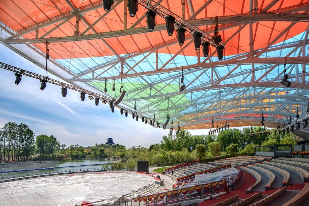 什么是ETFE膜？ 輕薄透的屋/墻面材料。